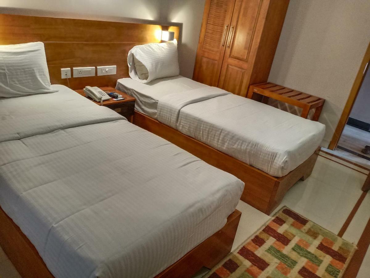 Devanganam Residency Hotel Guruvayur Exterior photo