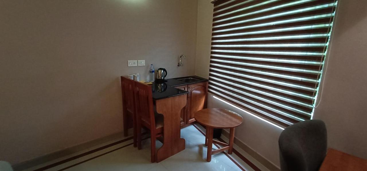 Devanganam Residency Hotel Guruvayur Exterior photo